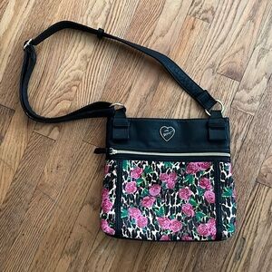 BESTY JOHNSON Crossover